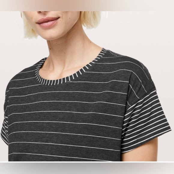 Lululemon Cates T-Shirt - Picture 3 of 8